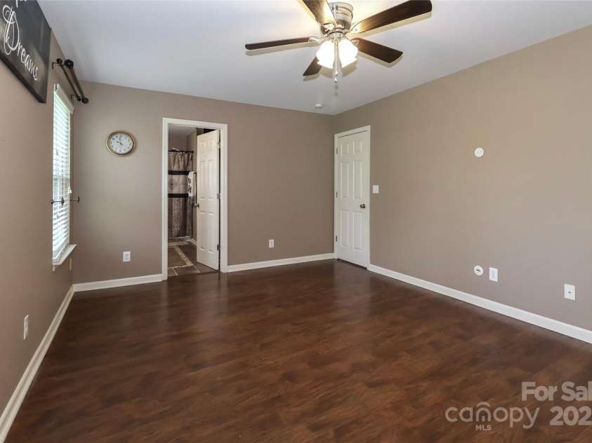 1135 Valley Street, Statesville, NC 28677.  MLS# CAR4242508, YatesRealty ID 11247. 