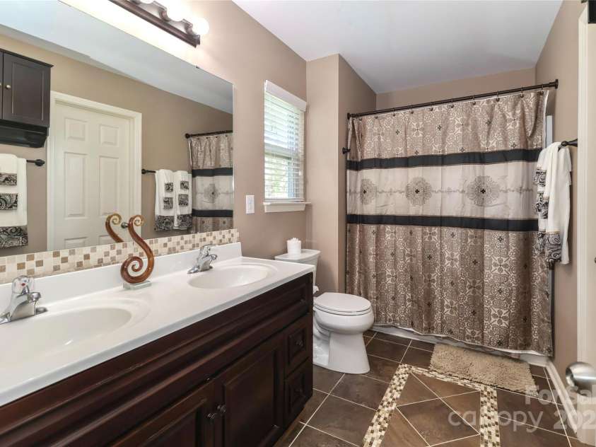 1135 Valley Street, Statesville, NC 28677.  MLS# CAR4242508, YatesRealty ID 11247. 