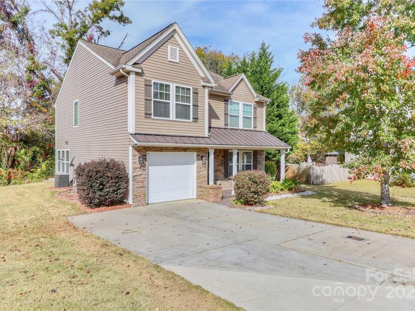 1135 Valley Street, Statesville, NC 28677.  MLS# CAR4242508, YatesRealty ID 11247. 
