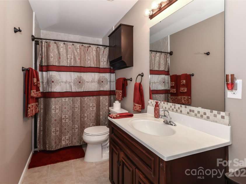 1135 Valley Street, Statesville, NC 28677.  MLS# CAR4242508, YatesRealty ID 11247. 