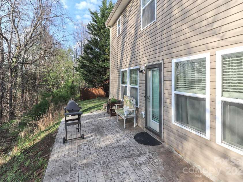 1135 Valley Street, Statesville, NC 28677.  MLS# CAR4242508, YatesRealty ID 11247. 