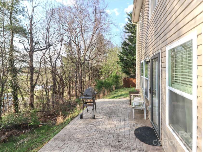 1135 Valley Street, Statesville, NC 28677.  MLS# CAR4242508, YatesRealty ID 11247. 