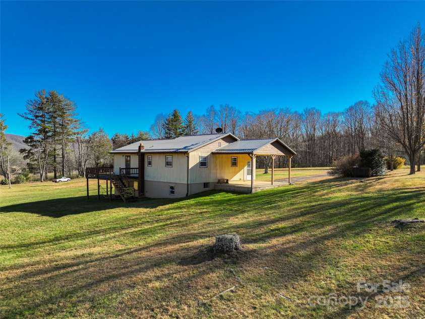 1879 White Oak Road, Burnsville, NC 28714.  MLS# CAR4319421, YatesRealty ID 11248. 