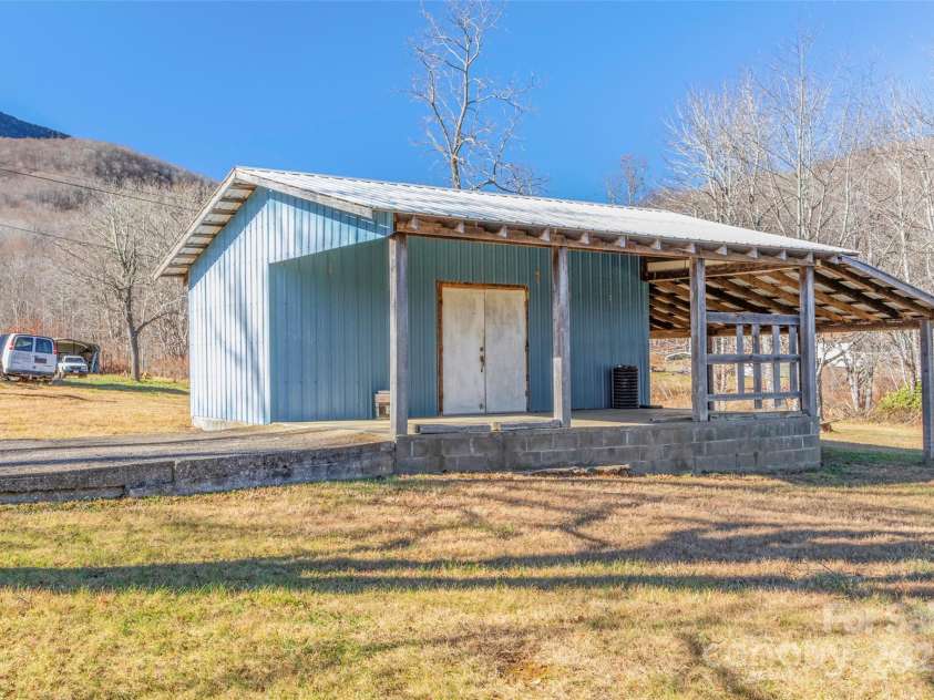 1879 White Oak Road, Burnsville, NC 28714.  MLS# CAR4319421, YatesRealty ID 11248. 