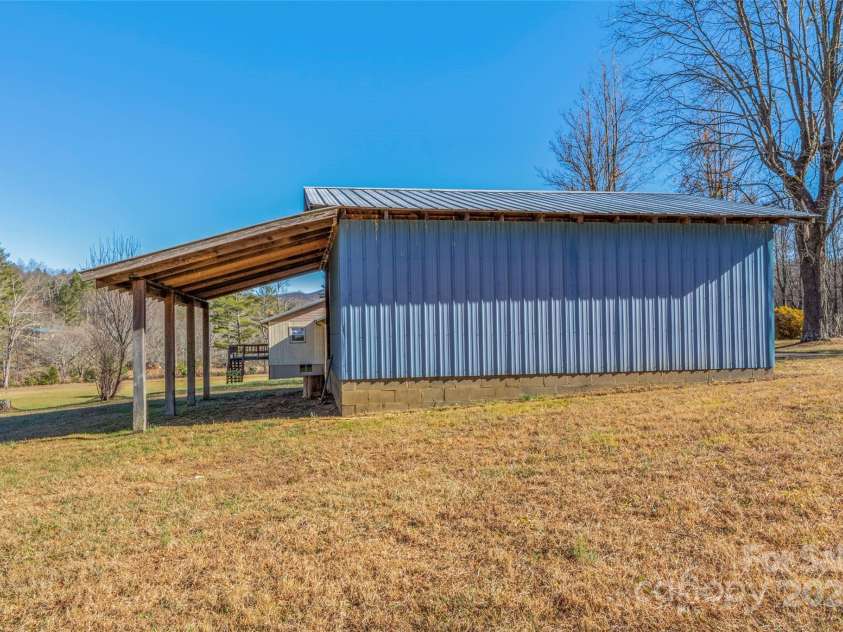 1879 White Oak Road, Burnsville, NC 28714.  MLS# CAR4319421, YatesRealty ID 11248. 