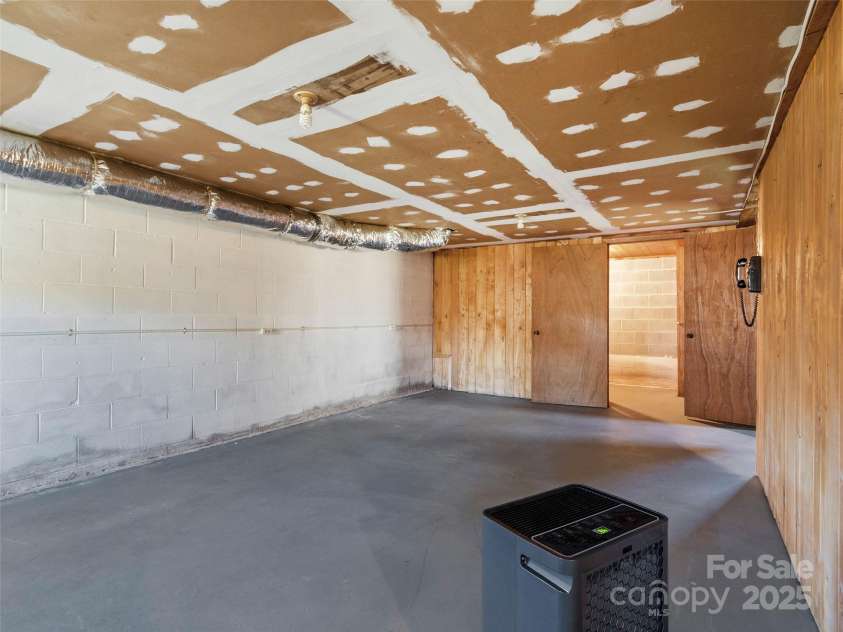 1879 White Oak Road, Burnsville, NC 28714.  MLS# CAR4319421, YatesRealty ID 11248. 