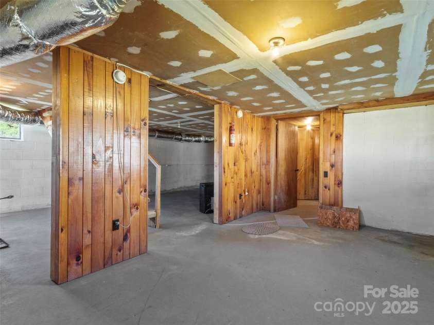 1879 White Oak Road, Burnsville, NC 28714.  MLS# CAR4319421, YatesRealty ID 11248. 