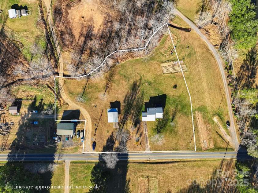 1879 White Oak Road, Burnsville, NC 28714.  MLS# CAR4319421, YatesRealty ID 11248. 