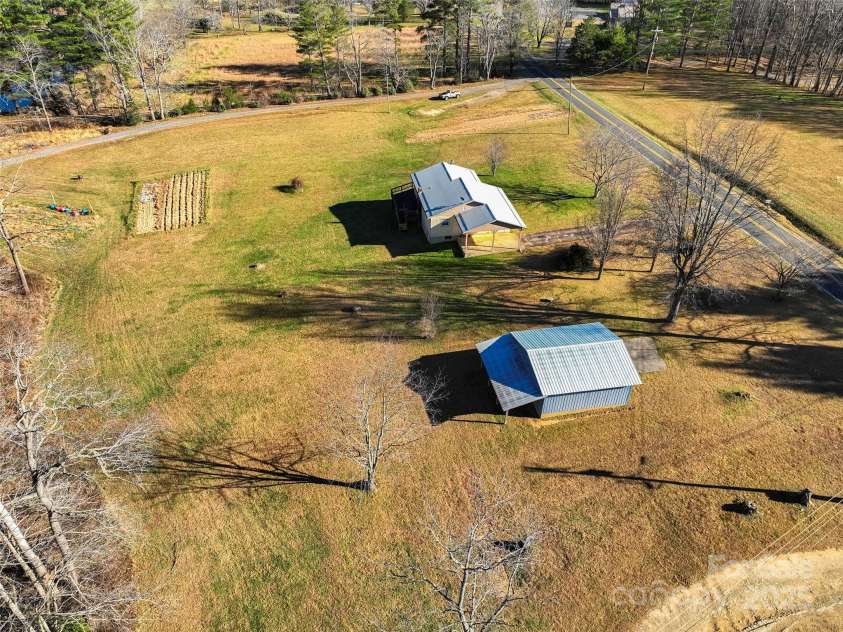 1879 White Oak Road, Burnsville, NC 28714.  MLS# CAR4319421, YatesRealty ID 11248. 