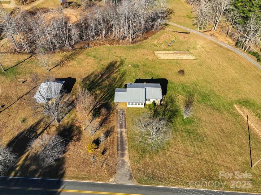 1879 White Oak Road, Burnsville, NC 28714.  MLS# CAR4319421, YatesRealty ID 11248. 