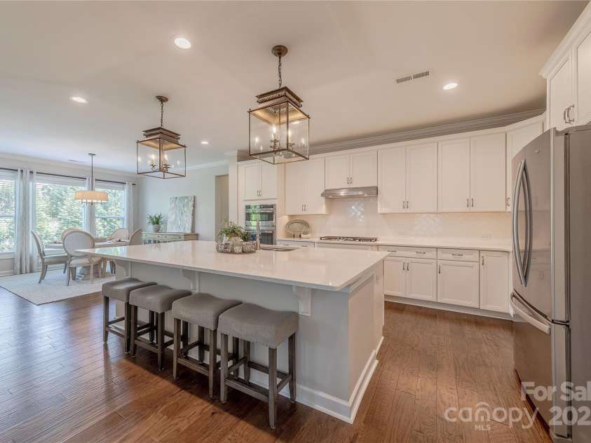 5128 Oakhaven Lane, Fort Mill, SC 29708.  MLS# CAR4253381, YatesRealty ID 11248. Custom Lighting