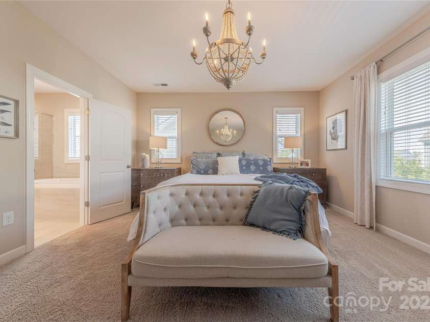 5128 Oakhaven Lane, Fort Mill, SC 29708.  MLS# CAR4253381, YatesRealty ID 11248. Custom Lighting