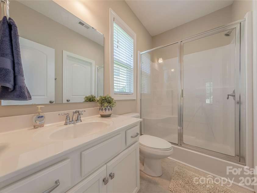 5128 Oakhaven Lane, Fort Mill, SC 29708.  MLS# CAR4253381, YatesRealty ID 11248. First Floor Guest Suite Bath