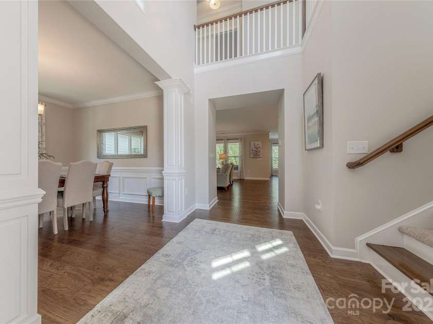 5128 Oakhaven Lane, Fort Mill, SC 29708.  MLS# CAR4253381, YatesRealty ID 11248. Grand 2 Story Foyer