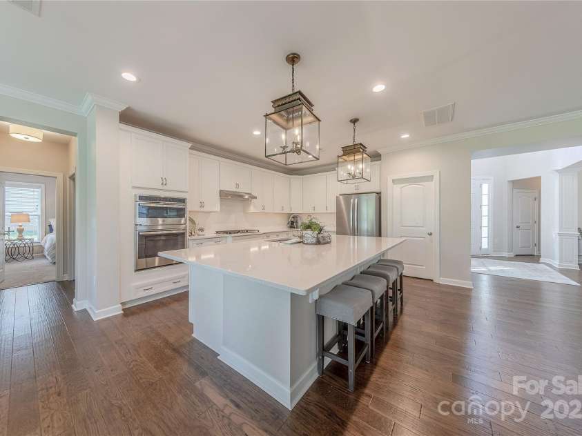 5128 Oakhaven Lane, Fort Mill, SC 29708.  MLS# CAR4253381, YatesRealty ID 11248. Huge Chef's Island