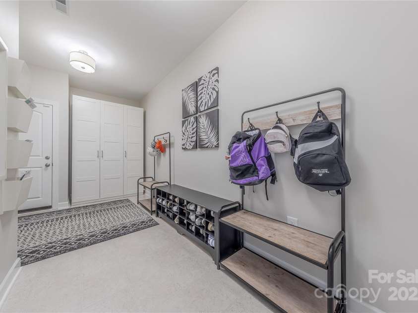 5128 Oakhaven Lane, Fort Mill, SC 29708.  MLS# CAR4253381, YatesRealty ID 11248. Mudroom