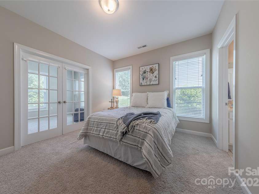 5128 Oakhaven Lane, Fort Mill, SC 29708.  MLS# CAR4253381, YatesRealty ID 11248. Open To Living Room