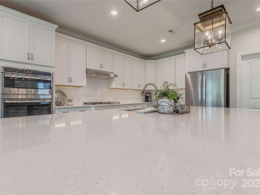 5128 Oakhaven Lane, Fort Mill, SC 29708.  MLS# CAR4253381, YatesRealty ID 11248. Quartz Counters