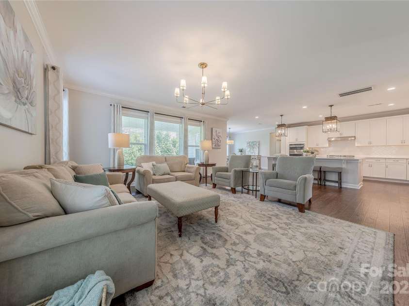 5128 Oakhaven Lane, Fort Mill, SC 29708.  MLS# CAR4253381, YatesRealty ID 11248. Tons of Natural Light