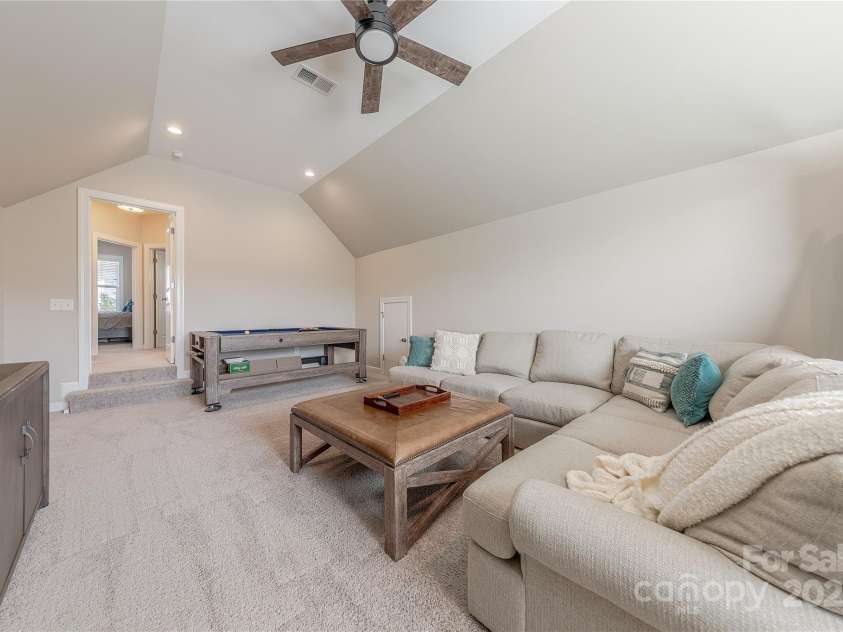 5128 Oakhaven Lane, Fort Mill, SC 29708.  MLS# CAR4253381, YatesRealty ID 11248. Tons of Space
