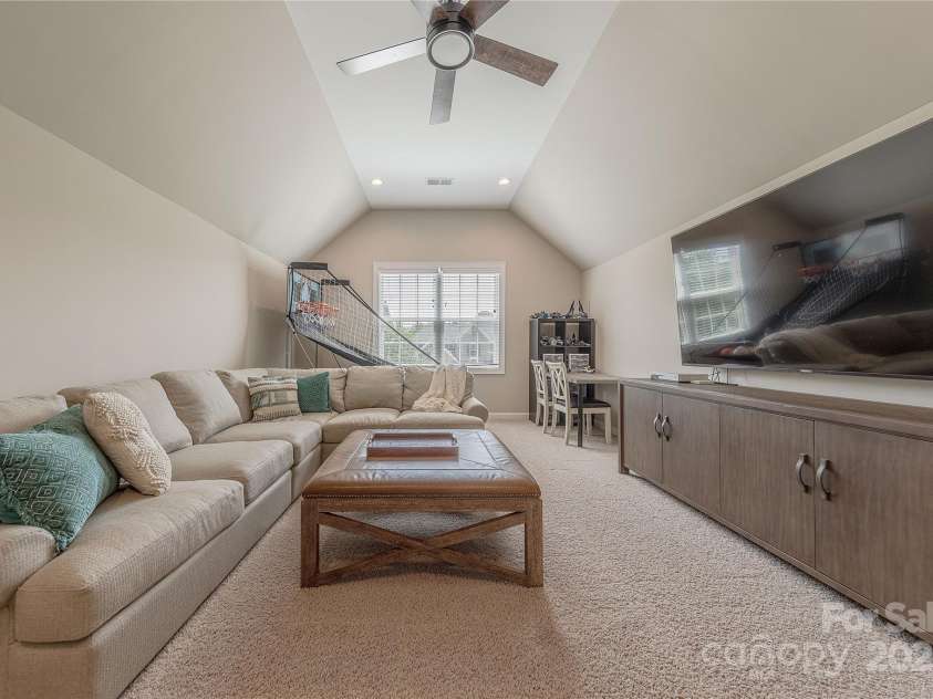 5128 Oakhaven Lane, Fort Mill, SC 29708.  MLS# CAR4253381, YatesRealty ID 11248. Vaulted Ceiling