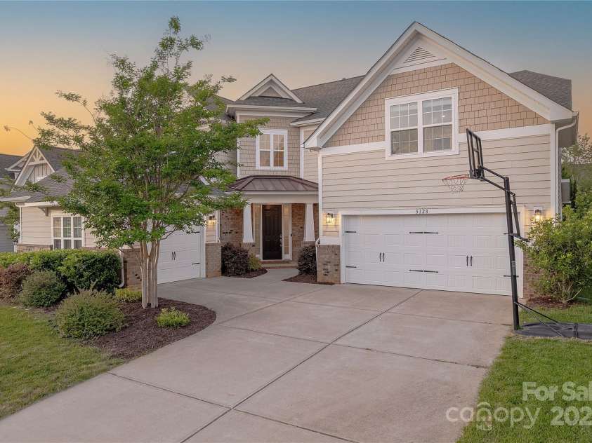 5128 Oakhaven Lane, Fort Mill, SC 29708.  MLS# CAR4253381, YatesRealty ID 11248. Welcome Home