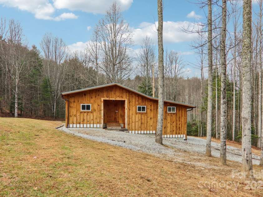 408 & 586 Little Elbow Mountain Road, Lake Toxaway, NC 28747.  MLS# CAR4324651, YatesRealty ID 1125. 