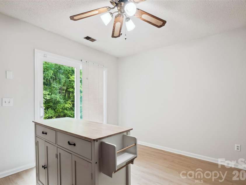 8322 Summerglen Circle, Charlotte, NC 28227.  MLS# CAR4329058, YatesRealty ID 11250. 