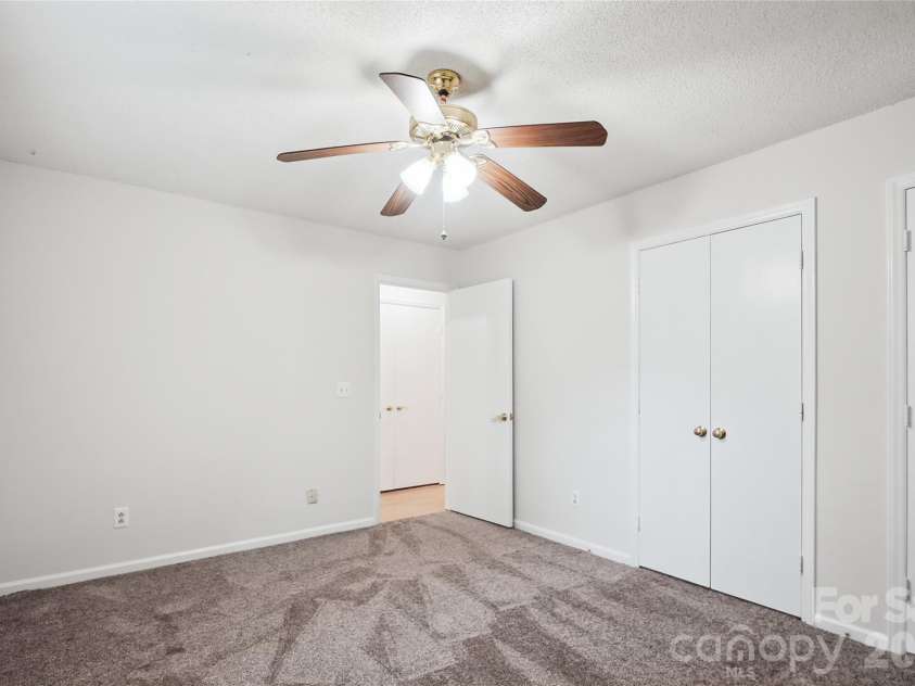 8322 Summerglen Circle, Charlotte, NC 28227.  MLS# CAR4329058, YatesRealty ID 11250. 