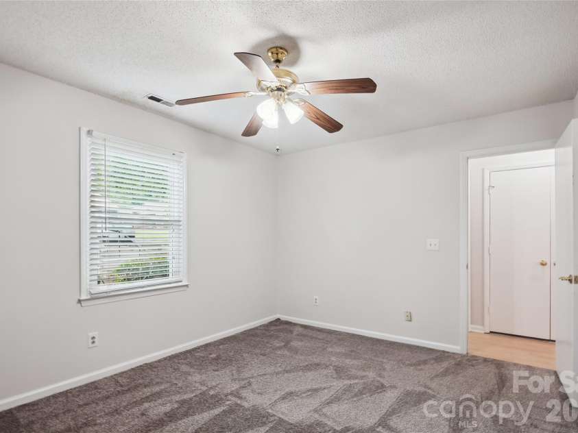 8322 Summerglen Circle, Charlotte, NC 28227.  MLS# CAR4329058, YatesRealty ID 11250. 