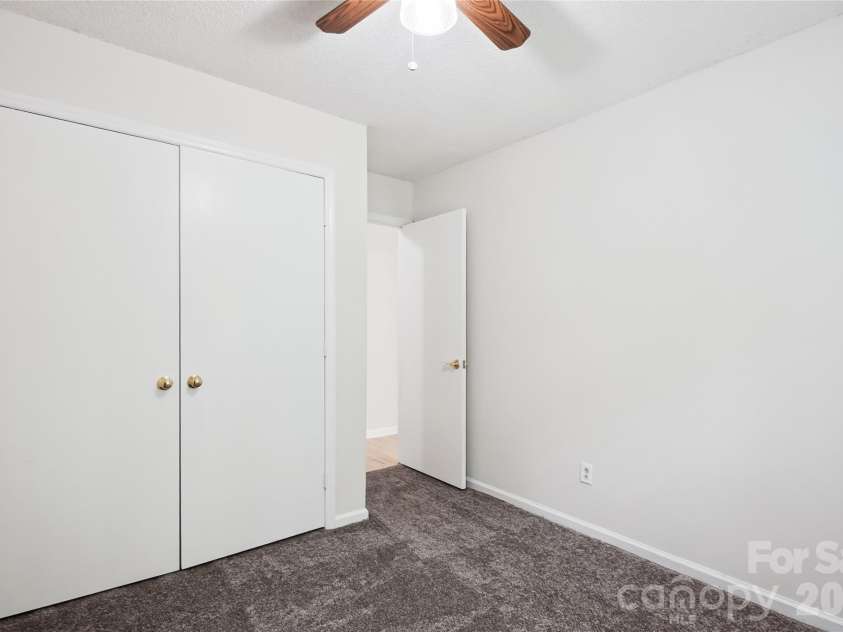 8322 Summerglen Circle, Charlotte, NC 28227.  MLS# CAR4329058, YatesRealty ID 11250. 