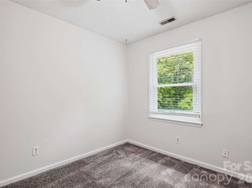 8322 Summerglen Circle, Charlotte, NC 28227.  MLS# CAR4329058, YatesRealty ID 11250. 