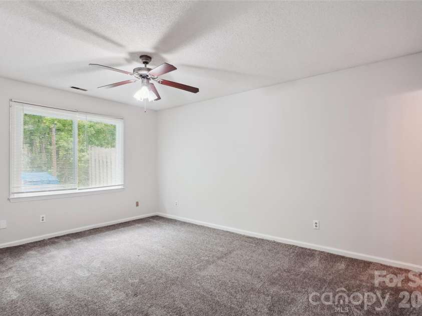8322 Summerglen Circle, Charlotte, NC 28227.  MLS# CAR4329058, YatesRealty ID 11250. 