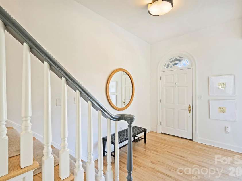 1244 Dilworth Crescent Row, Charlotte, NC 28203.  MLS# CAR4342886, YatesRealty ID 11251. 