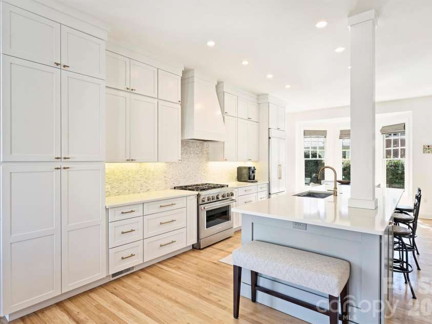 1244 Dilworth Crescent Row, Charlotte, NC 28203.  MLS# CAR4342886, YatesRealty ID 11251. 