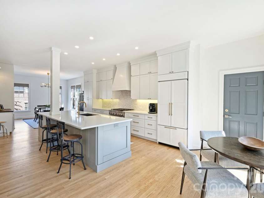 1244 Dilworth Crescent Row, Charlotte, NC 28203.  MLS# CAR4342886, YatesRealty ID 11251. 