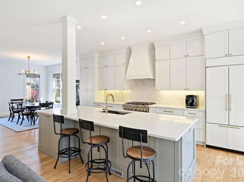 1244 Dilworth Crescent Row, Charlotte, NC 28203.  MLS# CAR4342886, YatesRealty ID 11251. 