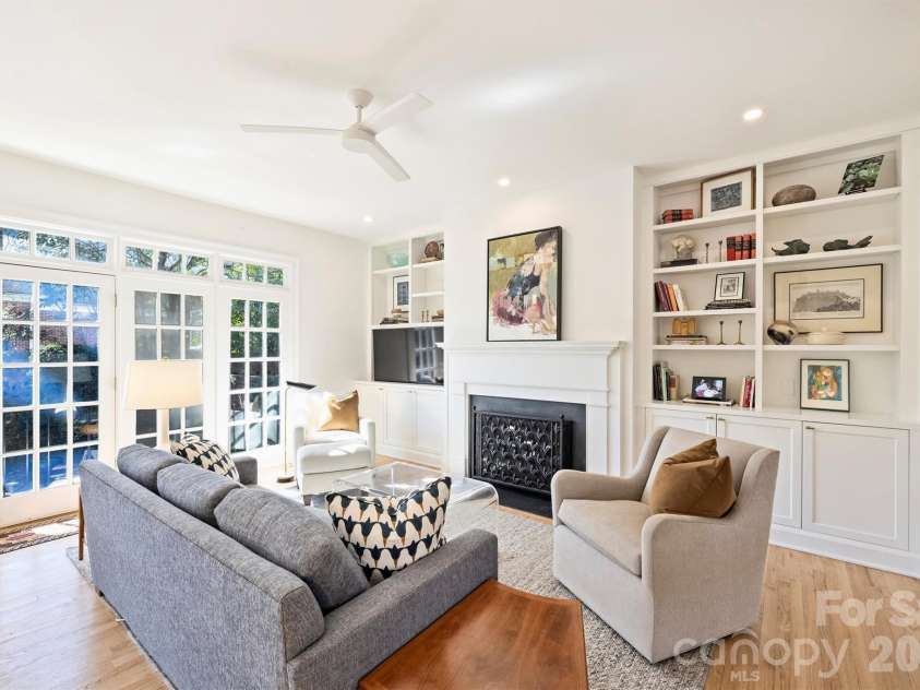 1244 Dilworth Crescent Row, Charlotte, NC 28203.  MLS# CAR4342886, YatesRealty ID 11251. 