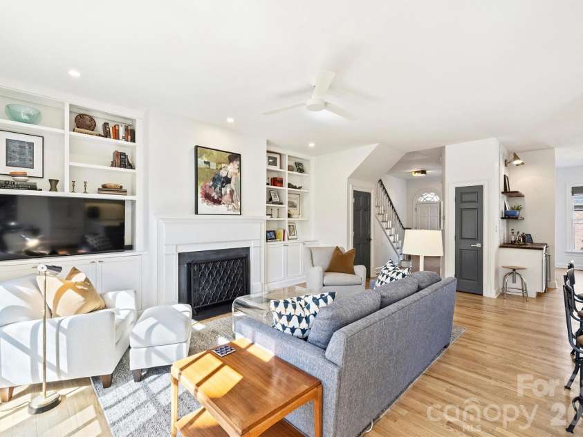 1244 Dilworth Crescent Row, Charlotte, NC 28203.  MLS# CAR4342886, YatesRealty ID 11251. 