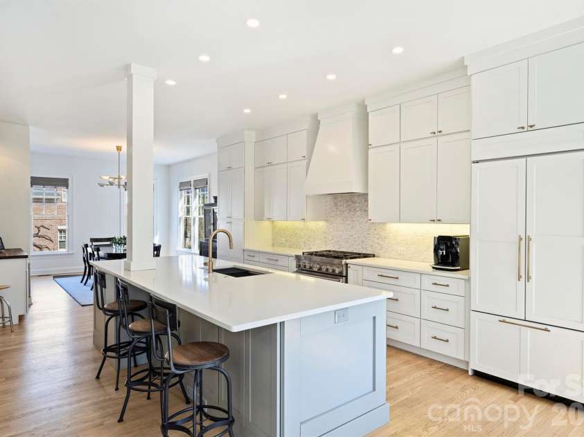 1244 Dilworth Crescent Row, Charlotte, NC 28203.  MLS# CAR4342886, YatesRealty ID 11251. 