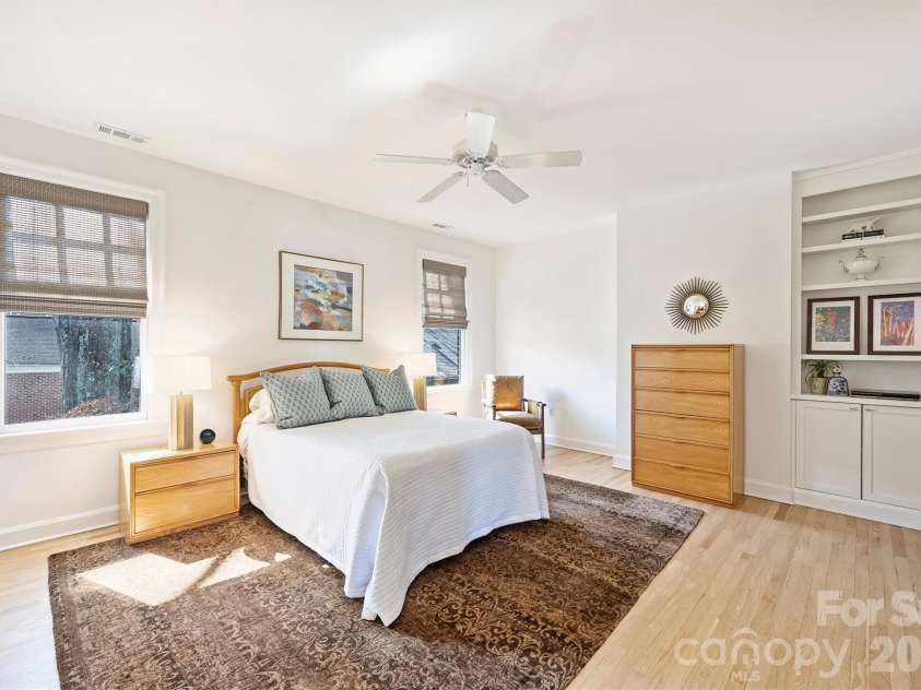 1244 Dilworth Crescent Row, Charlotte, NC 28203.  MLS# CAR4342886, YatesRealty ID 11251. 