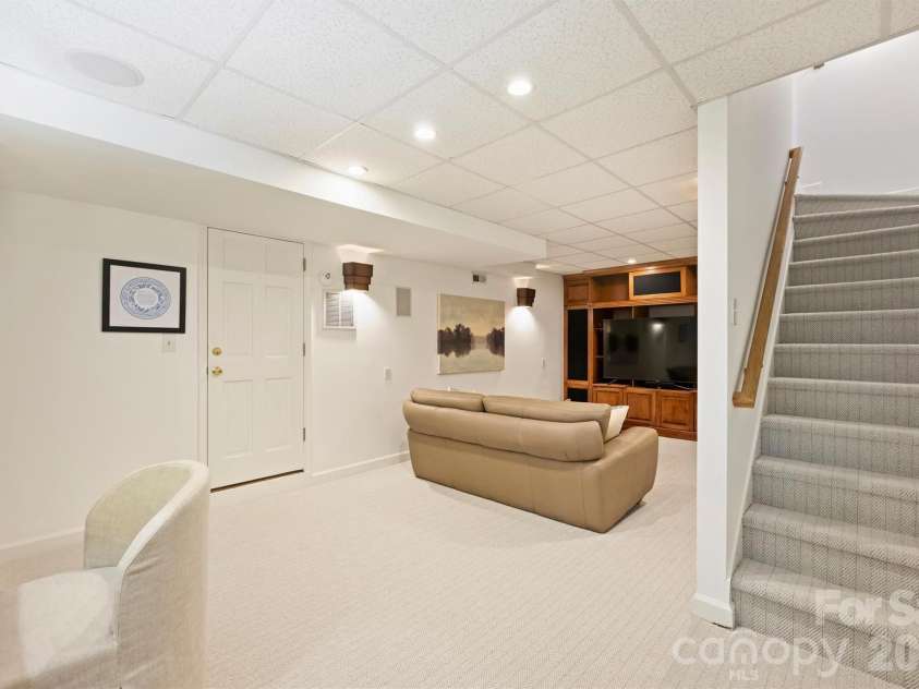 1244 Dilworth Crescent Row, Charlotte, NC 28203.  MLS# CAR4342886, YatesRealty ID 11251. 