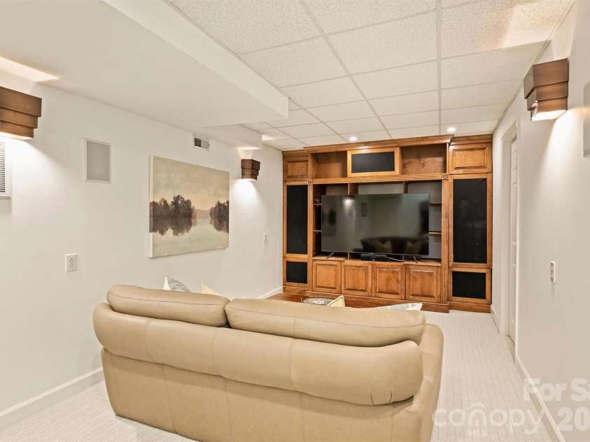 1244 Dilworth Crescent Row, Charlotte, NC 28203.  MLS# CAR4342886, YatesRealty ID 11251. 