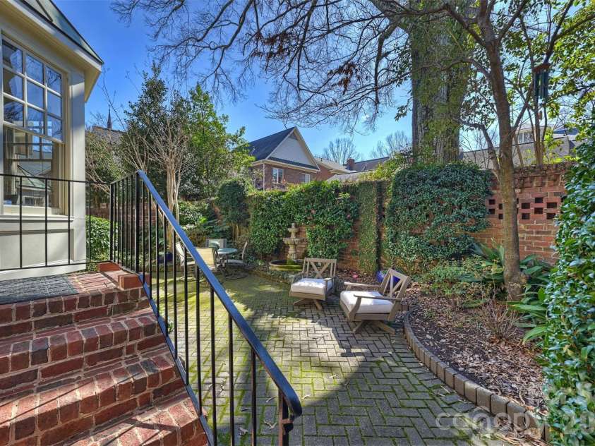 1244 Dilworth Crescent Row, Charlotte, NC 28203.  MLS# CAR4342886, YatesRealty ID 11251. 