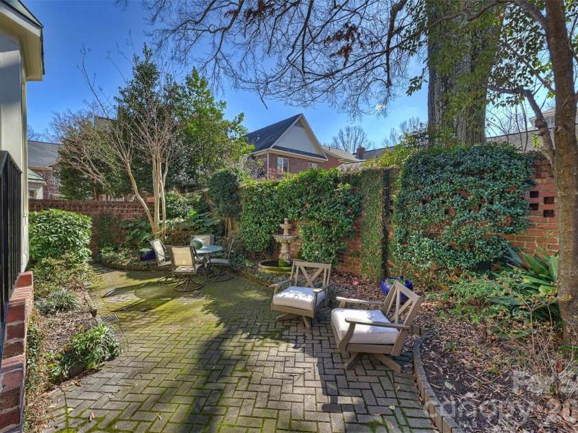 1244 Dilworth Crescent Row, Charlotte, NC 28203.  MLS# CAR4342886, YatesRealty ID 11251. 