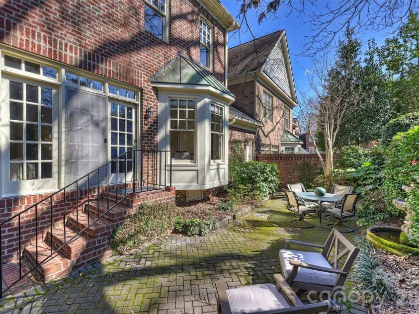 1244 Dilworth Crescent Row, Charlotte, NC 28203.  MLS# CAR4342886, YatesRealty ID 11251. 