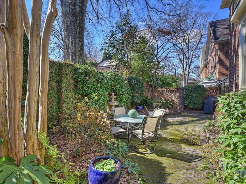 1244 Dilworth Crescent Row, Charlotte, NC 28203.  MLS# CAR4342886, YatesRealty ID 11251. 