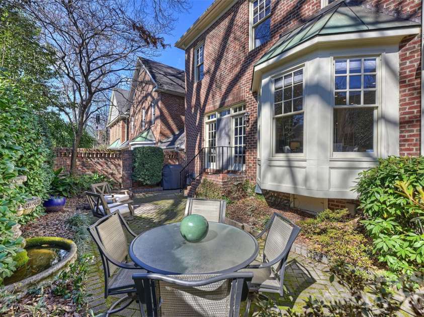 1244 Dilworth Crescent Row, Charlotte, NC 28203.  MLS# CAR4342886, YatesRealty ID 11251. 