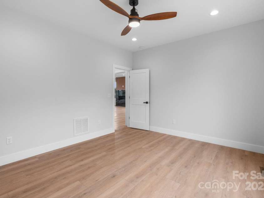 16 Lawson Ridge Road, Leicester, NC 28748.  MLS# CAR4306555, YatesRealty ID 11251. 