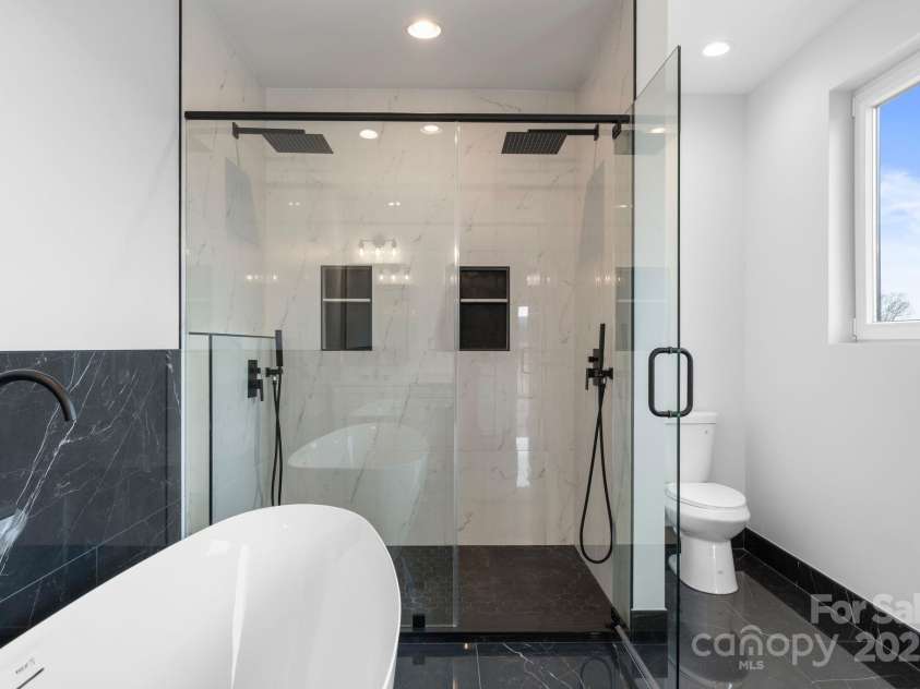 16 Lawson Ridge Road, Leicester, NC 28748.  MLS# CAR4306555, YatesRealty ID 11251. 